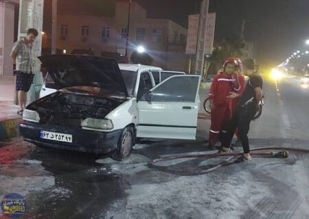 آتش‌نشانان رودان حریق خودروی پراید را مهار کردند